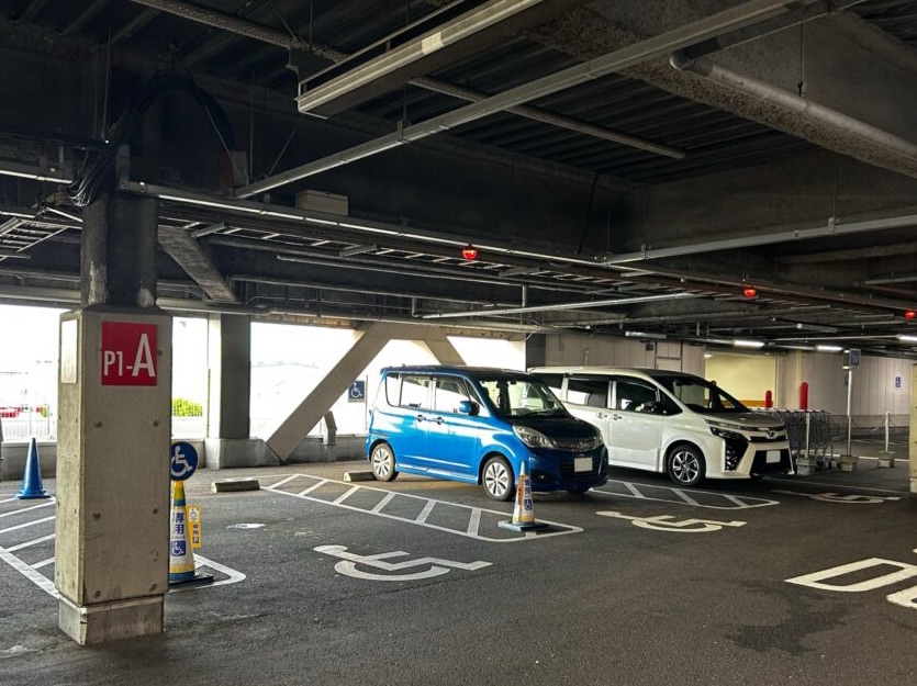 2階には、2台分の車椅子専用駐車スペースが6台分あります。