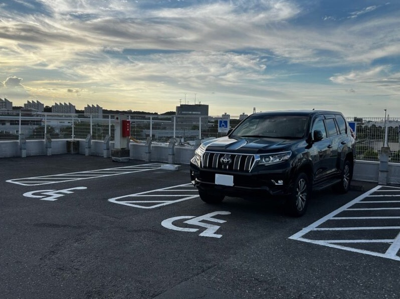 屋上の車椅子対応駐車スペース
