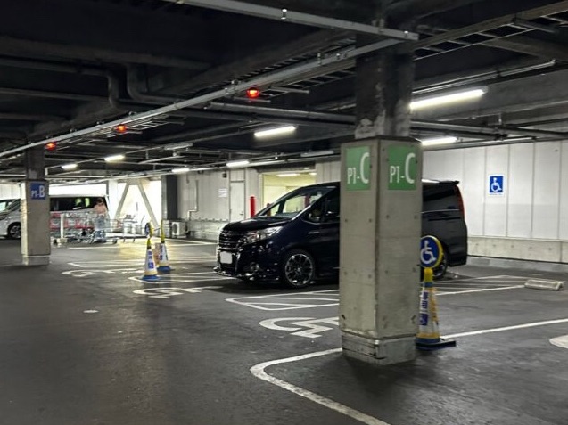 2階P1の車椅子専用駐車スペース