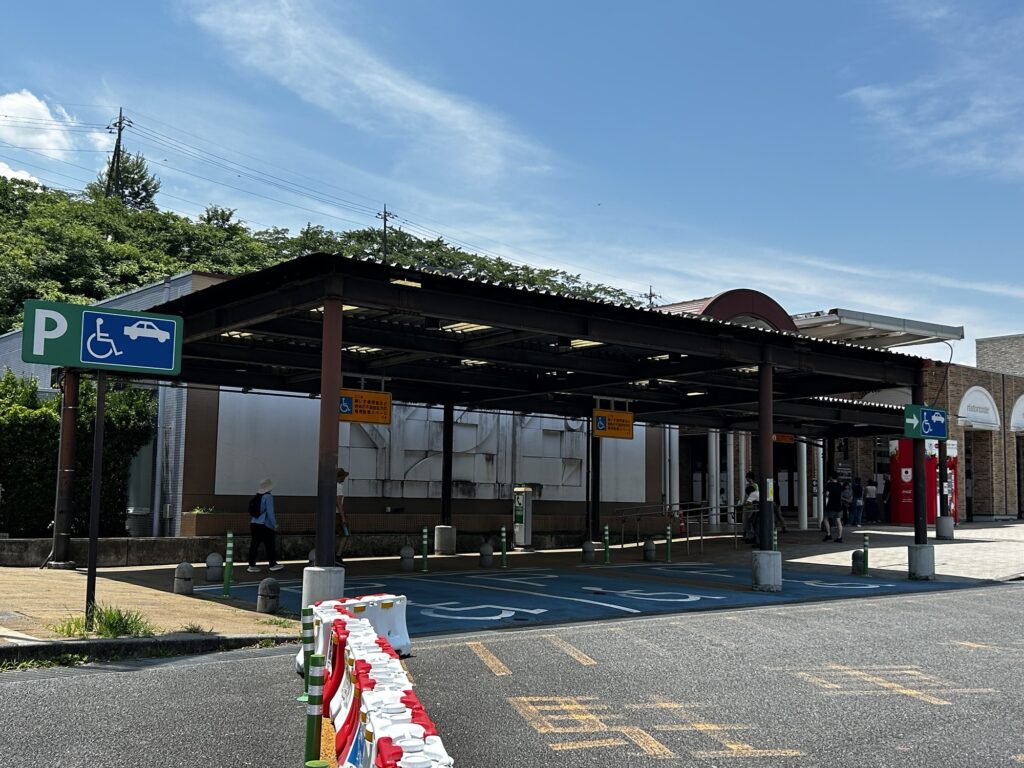 SA入り口側身障者よう駐車スペース
