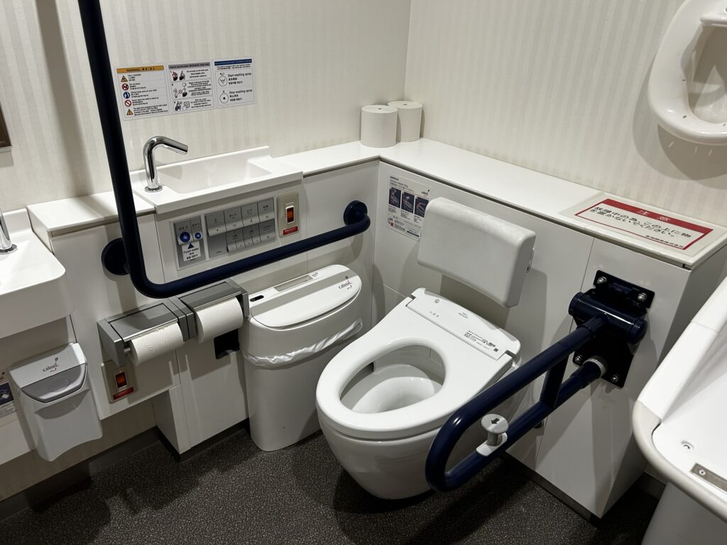 温水洗浄機能付きトイレ
