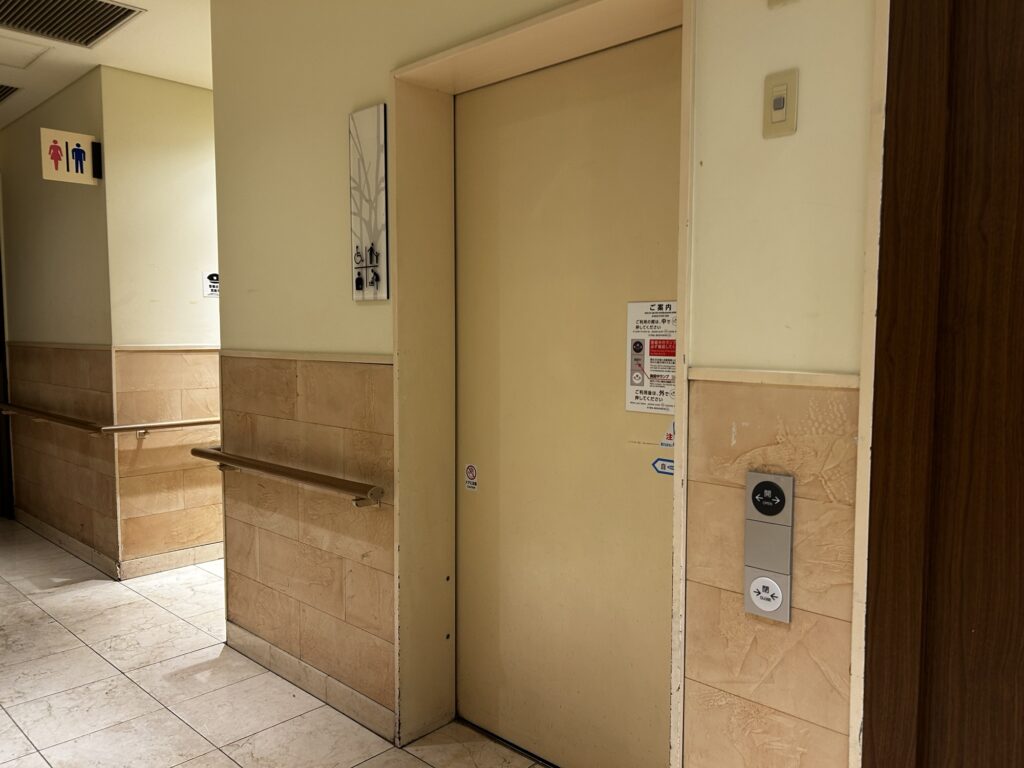 13階多目的トイレの入り口