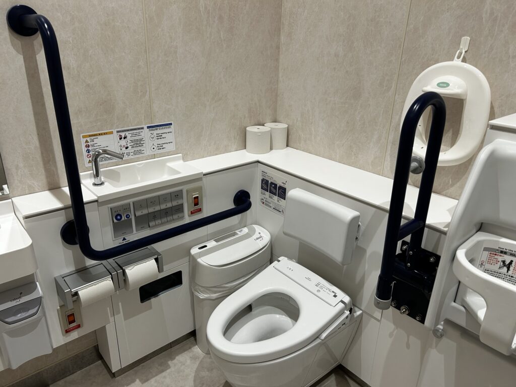 温水洗浄機能付きトイレ