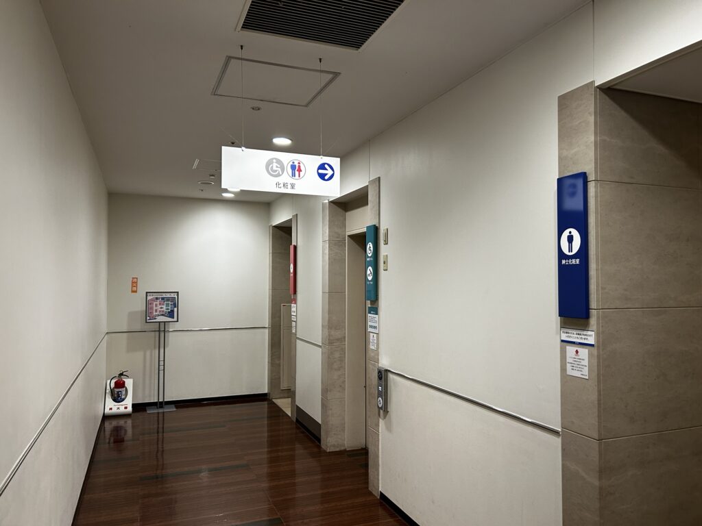 8階トイレ入り口
