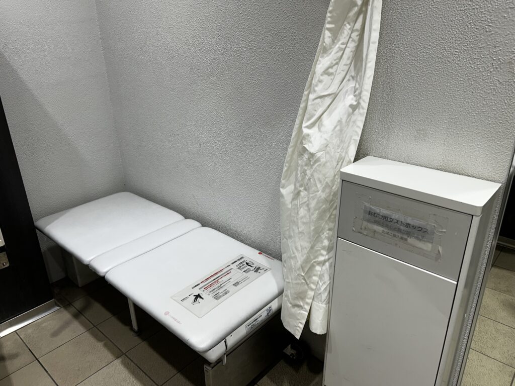 介護ベッドが開かれた状態