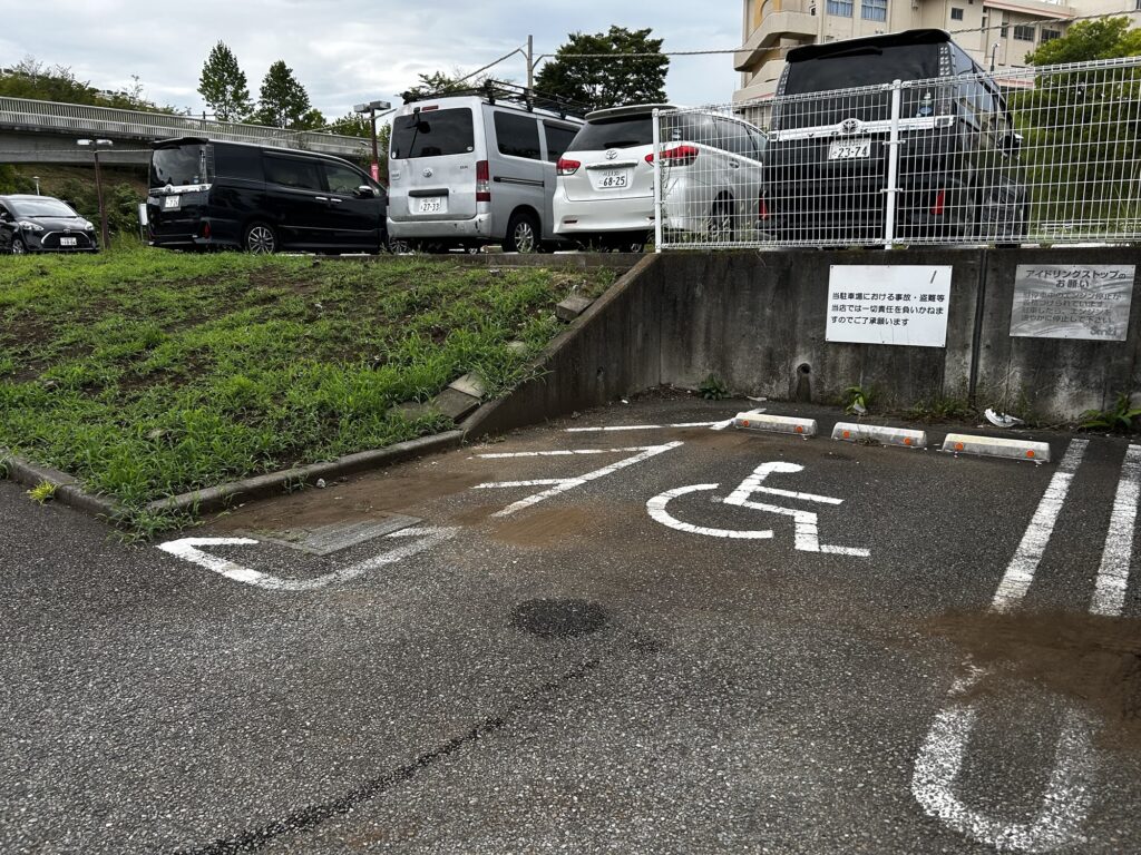 その向かい側にも1台位分