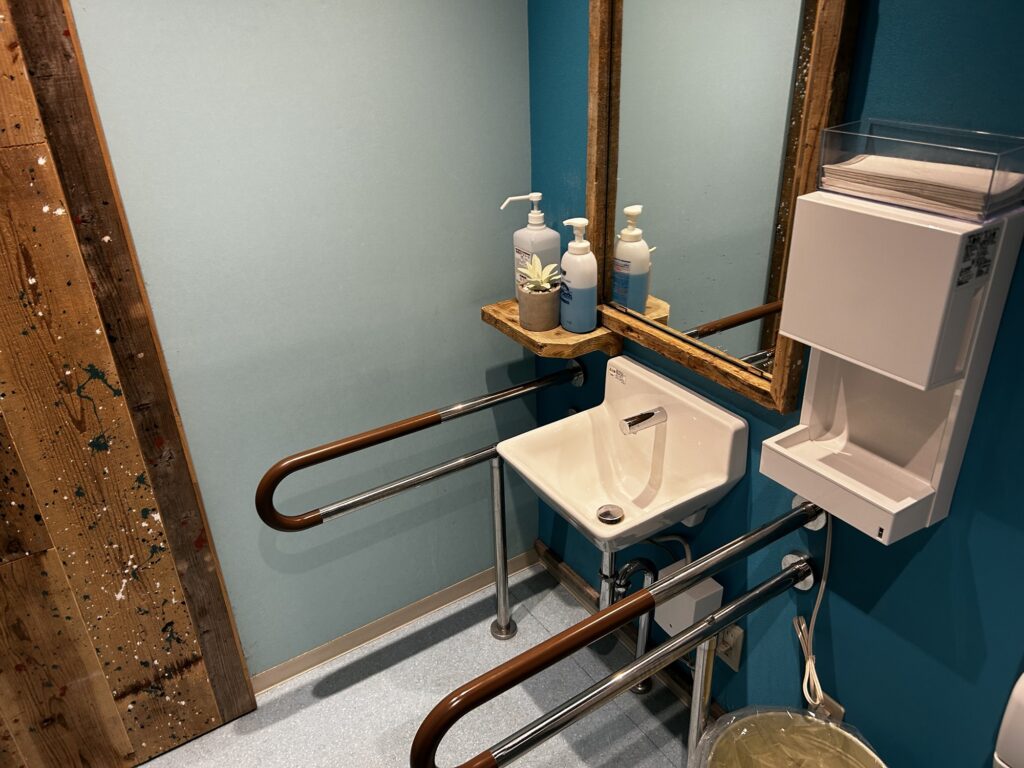 トイレ掃除をダルビッシュが行い、みんながついて回っていた。