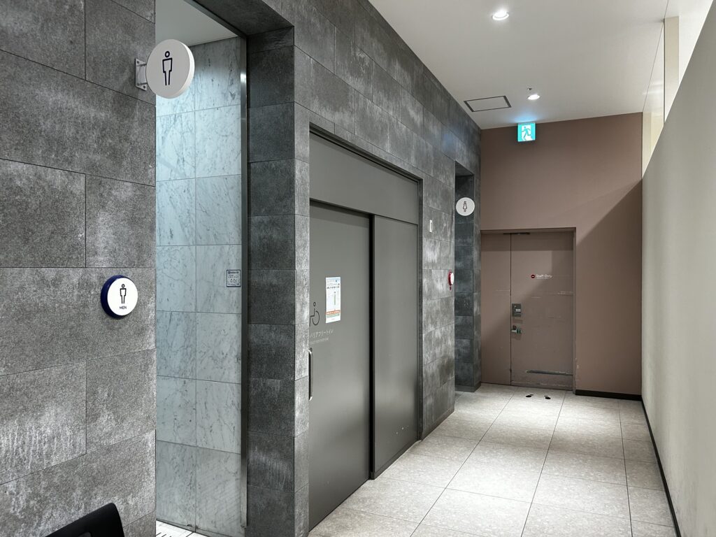 １階トイレ入り口