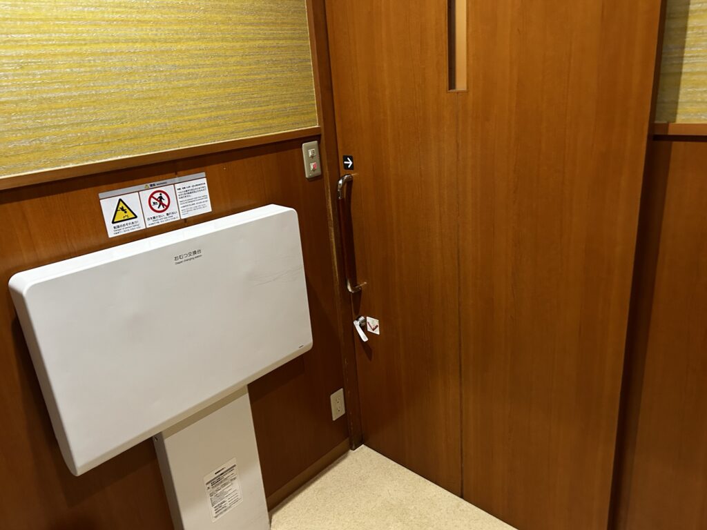 おむつ交換ベッド