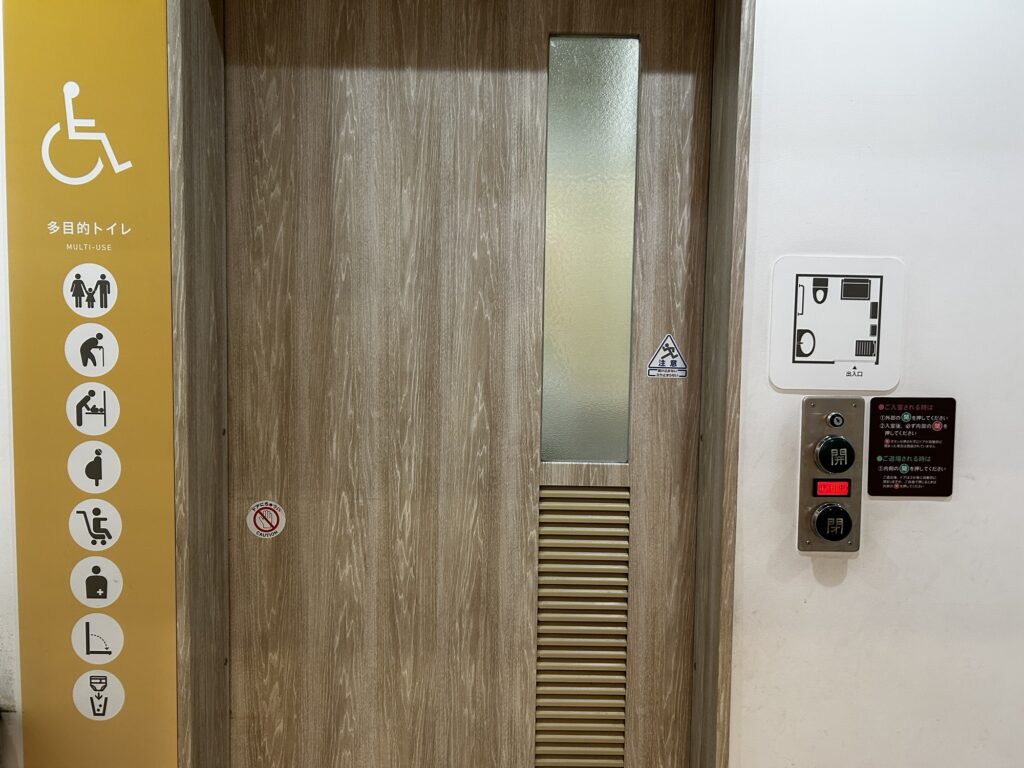 多機能トイレのドア
