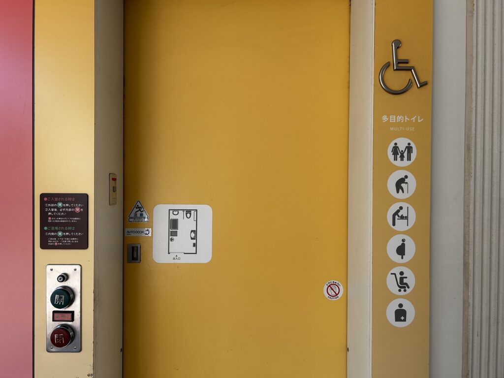 トイレ外側の掲示