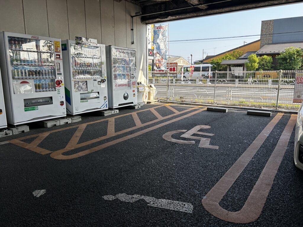 車椅子マークの駐車場