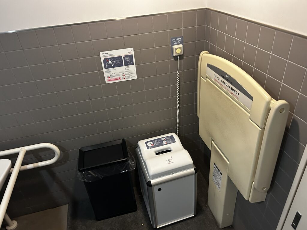 赤ちゃん用おむつ交換ベッド