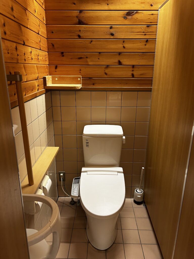 向かって左側個室