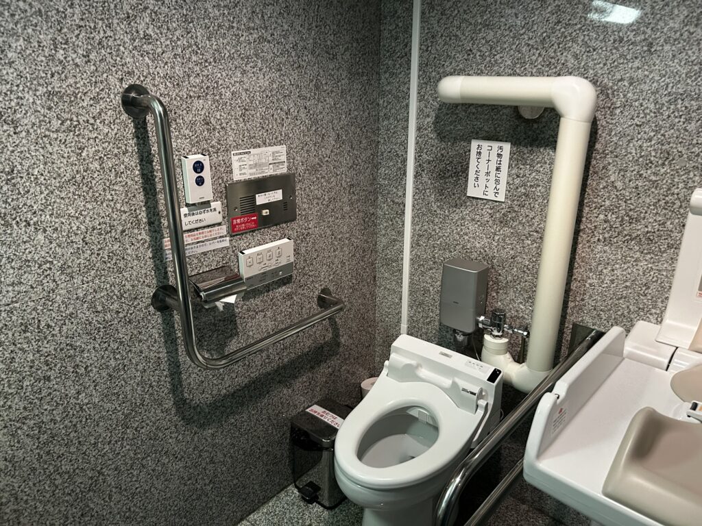 右壁仕様のトイレ