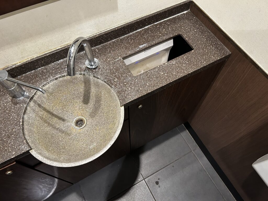 ハンドドライヤー