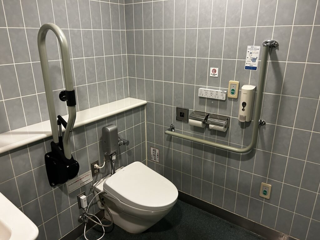 地上階のトイレは左壁仕様

