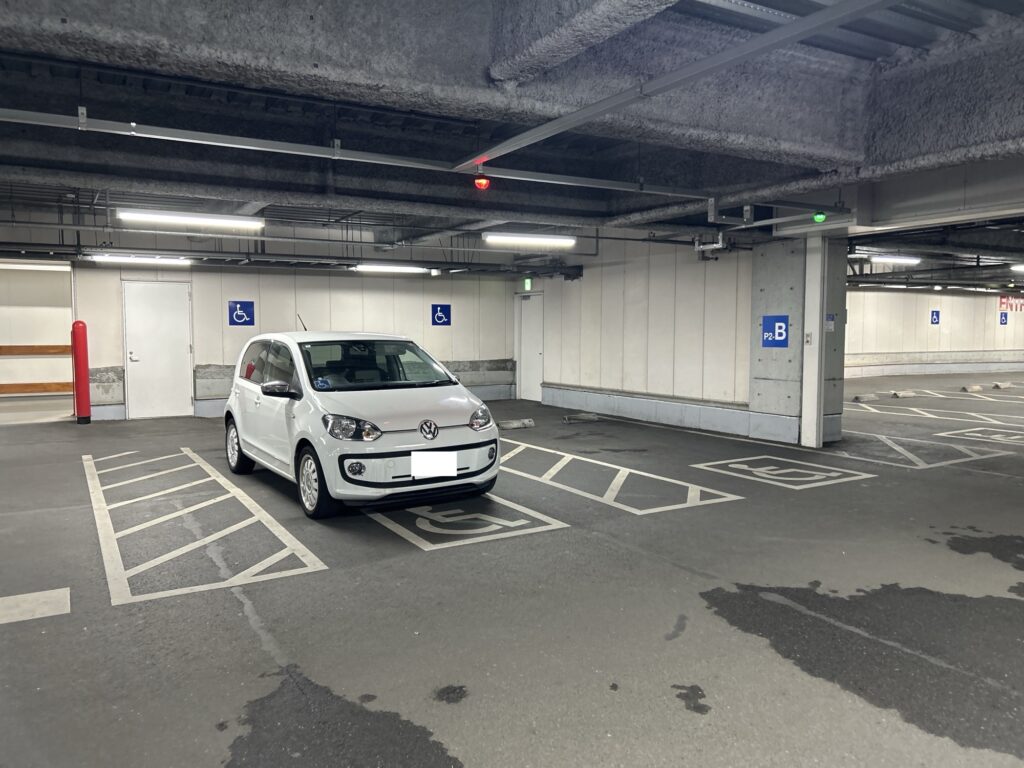 P2、Bの柱付近に2台分の車いす使用者対応駐車区画スペース