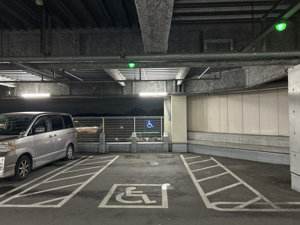 　P2 の車いす使用者対応駐車区画その１