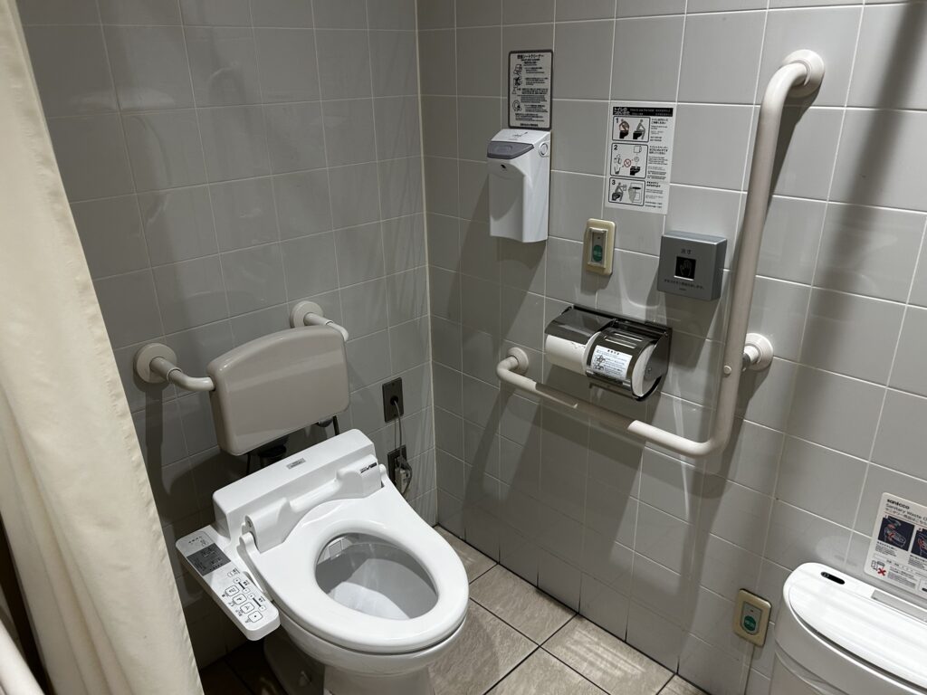 イーストプラザトイレ内部