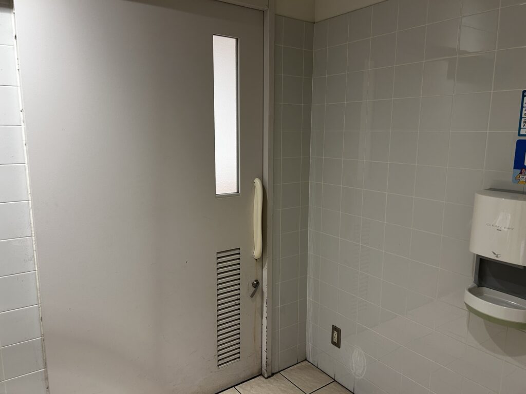 サウスプラザトイレの出入り口