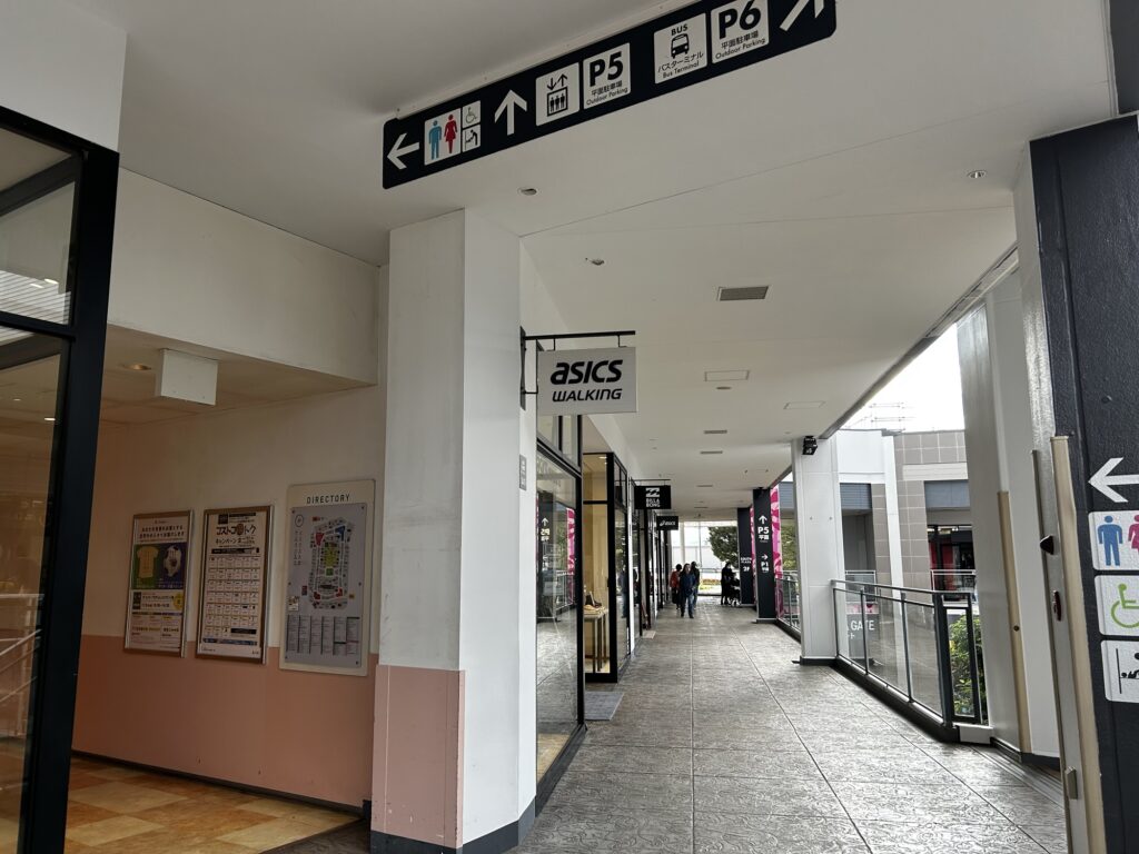 サウスプラザトイレの通路