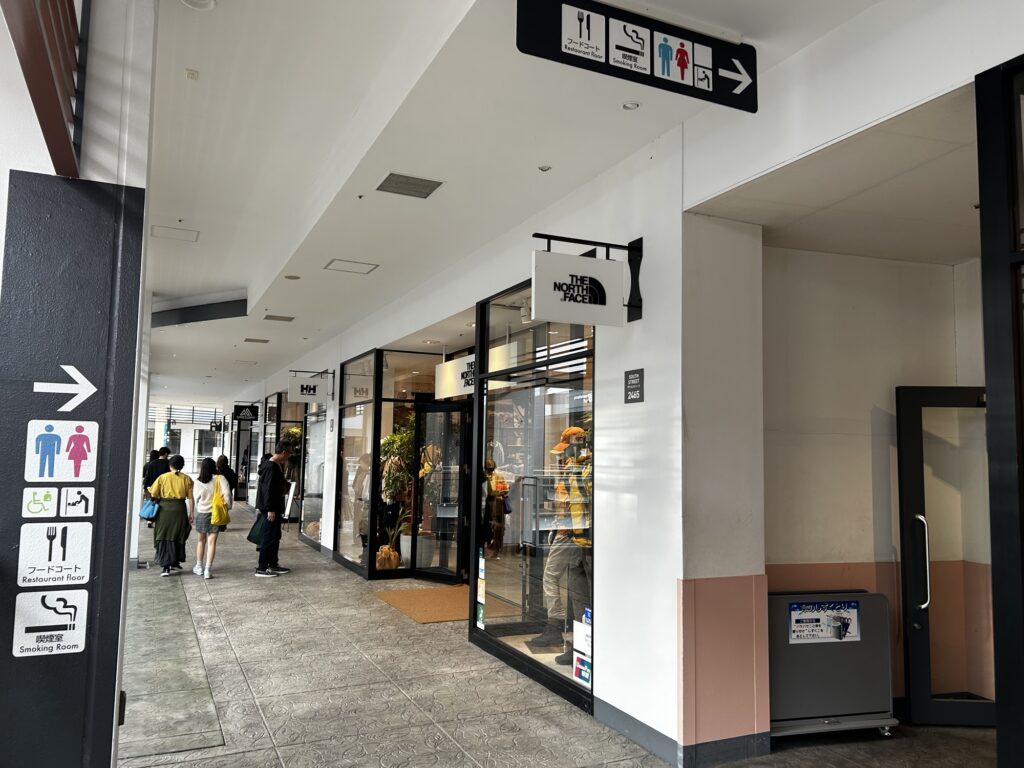 サウスプラザ側からのアクセス通路