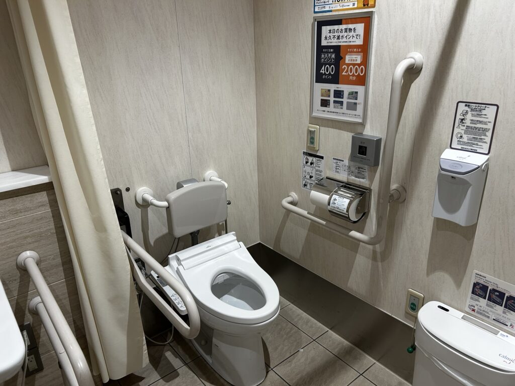 ウェストプラザのトイレ内部