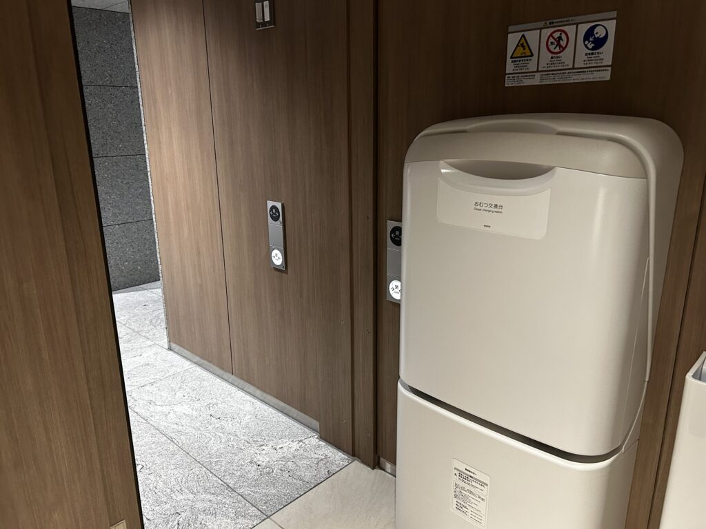 ベビーベッドあり。